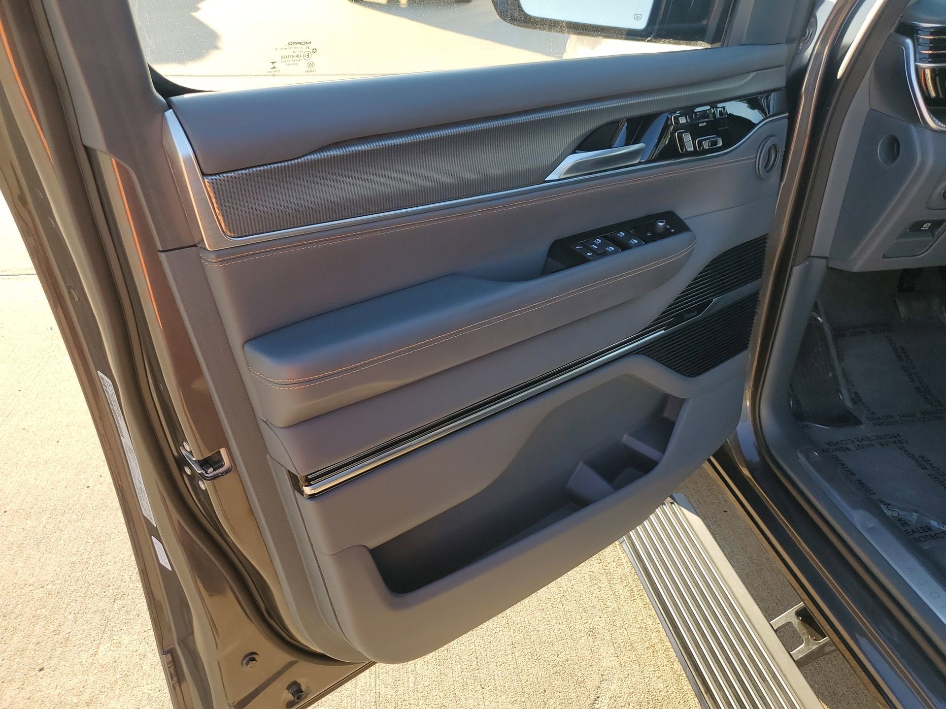 2023 Jeep Grand Wagoneer Series III Obsidian