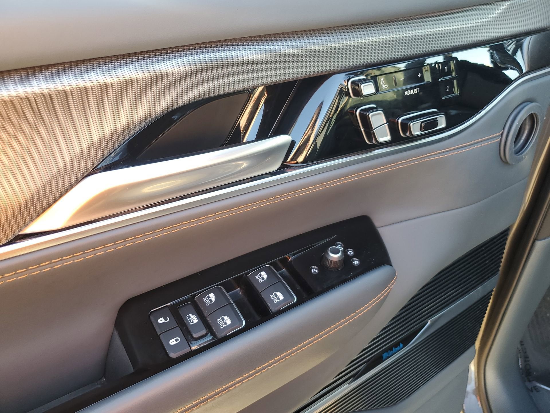 2023 Jeep Grand Wagoneer Series III Obsidian