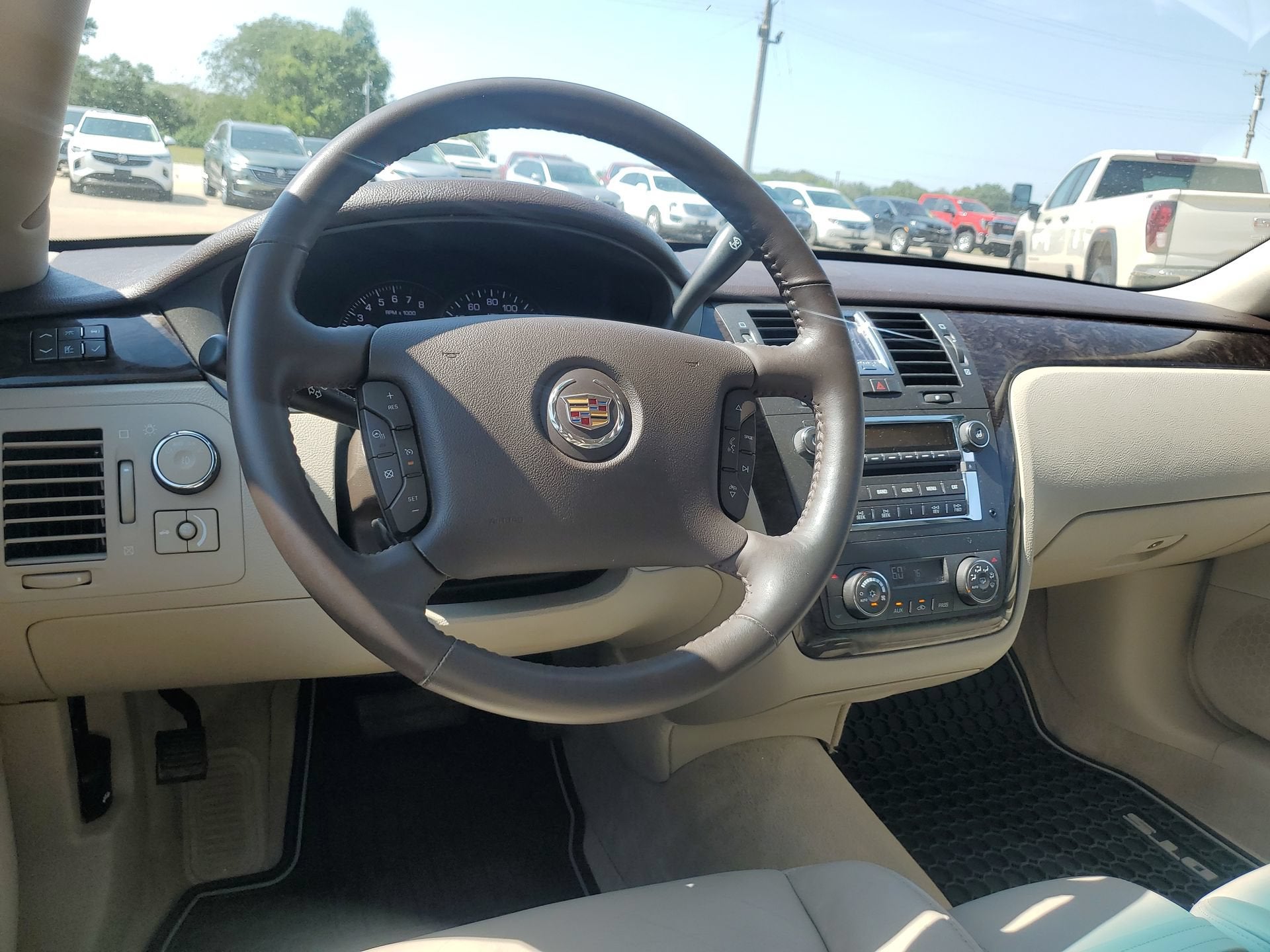 2009 Cadillac DTS w/1SB