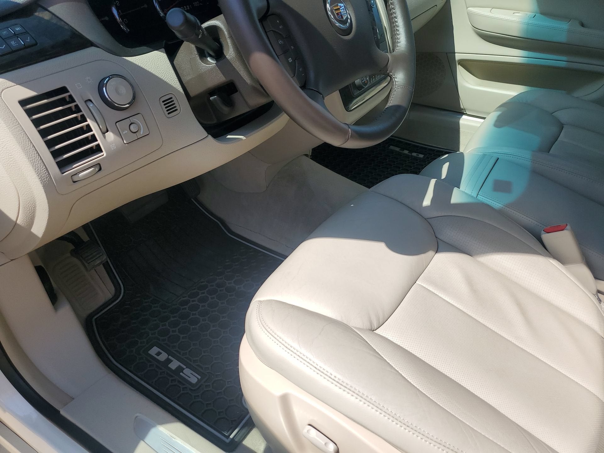 2009 Cadillac DTS w/1SB