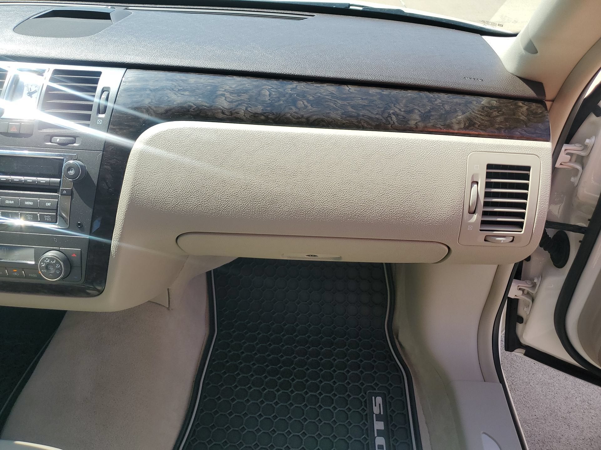 2009 Cadillac DTS w/1SB