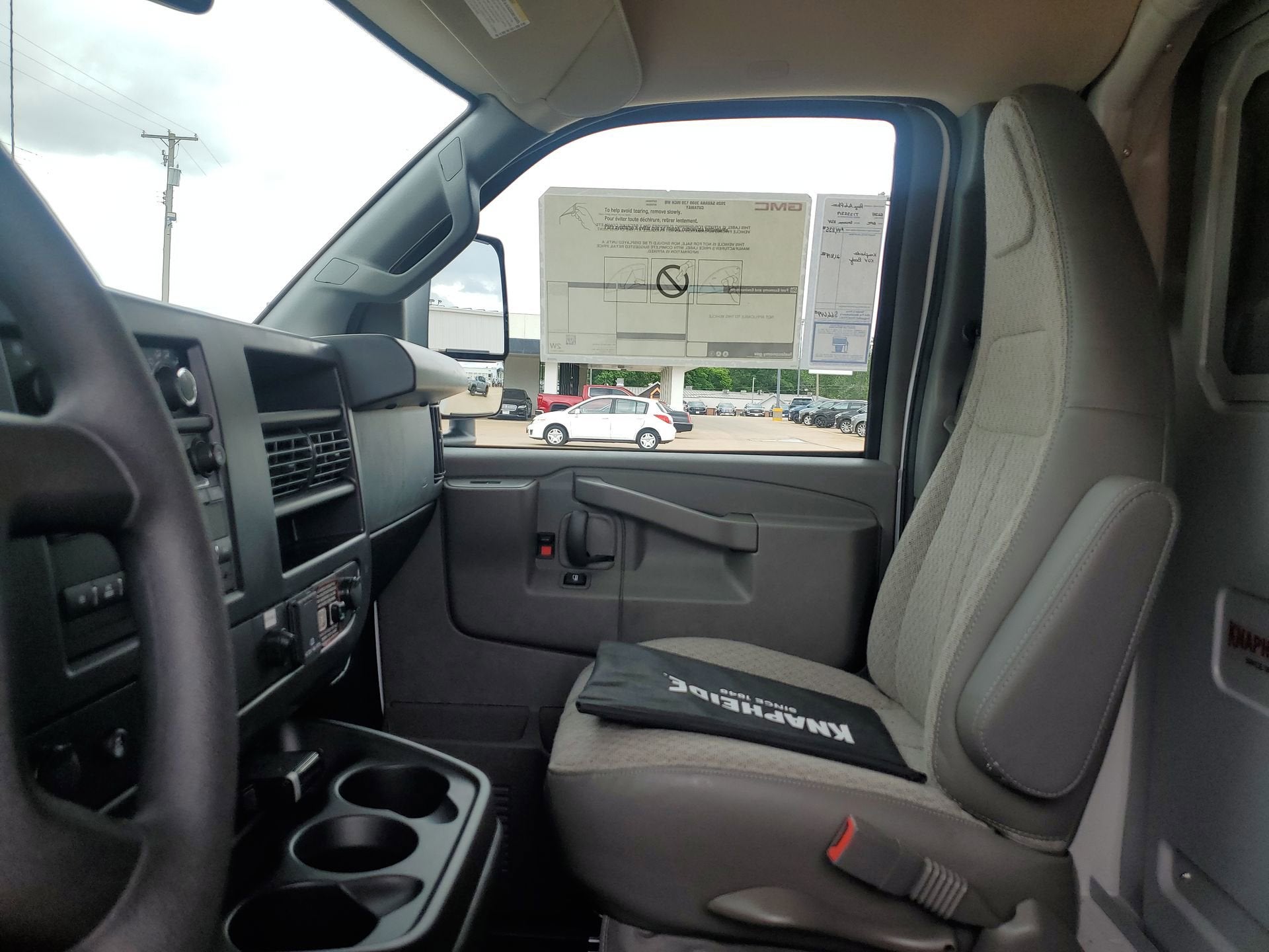 2026 GMC Savana Cutaway 3500 1WT