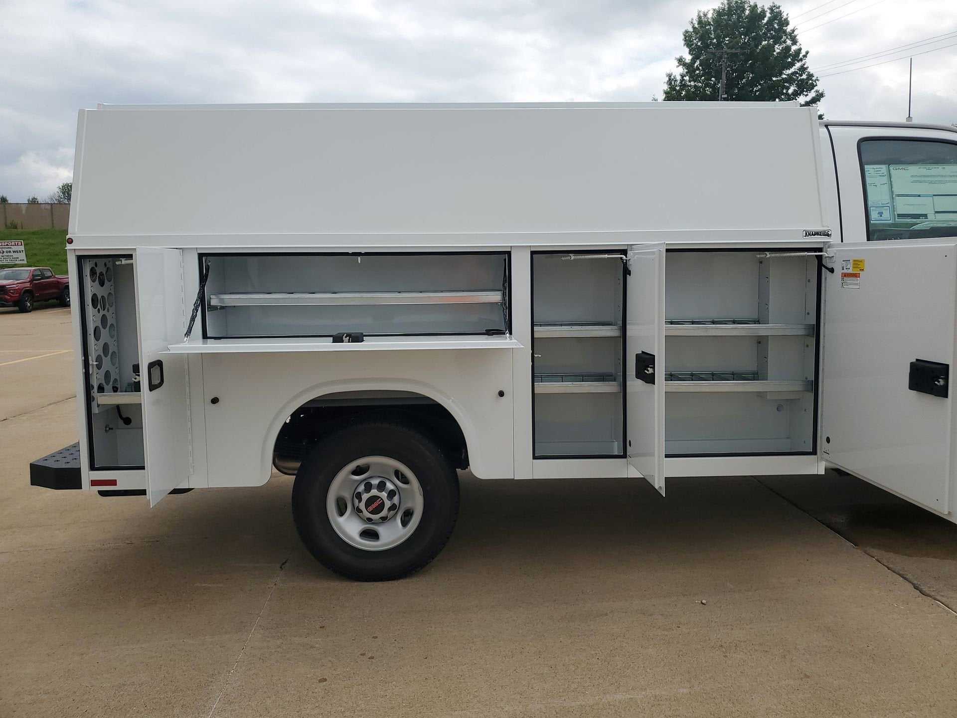 2026 GMC Savana Cutaway 3500 1WT