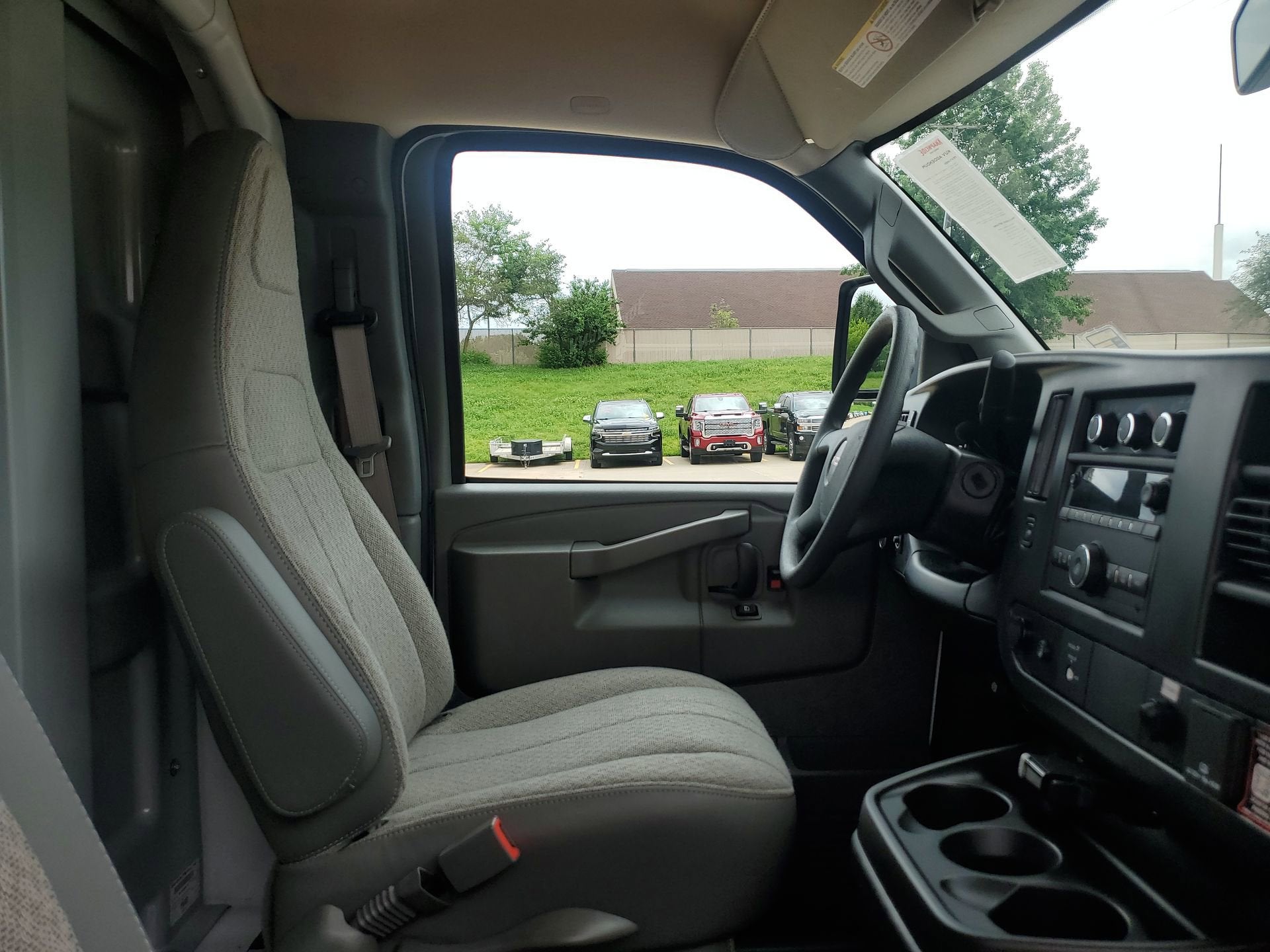 2026 GMC Savana Cutaway 3500 1WT