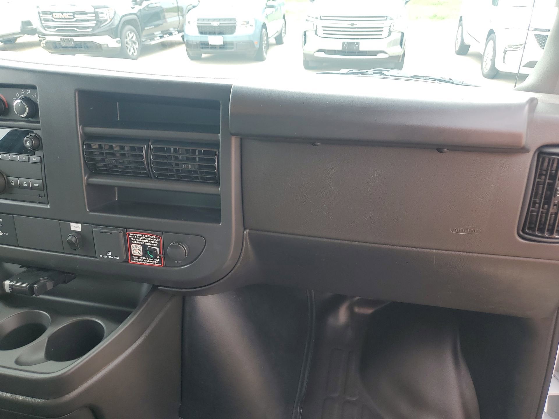2026 GMC Savana Cutaway 3500 1WT