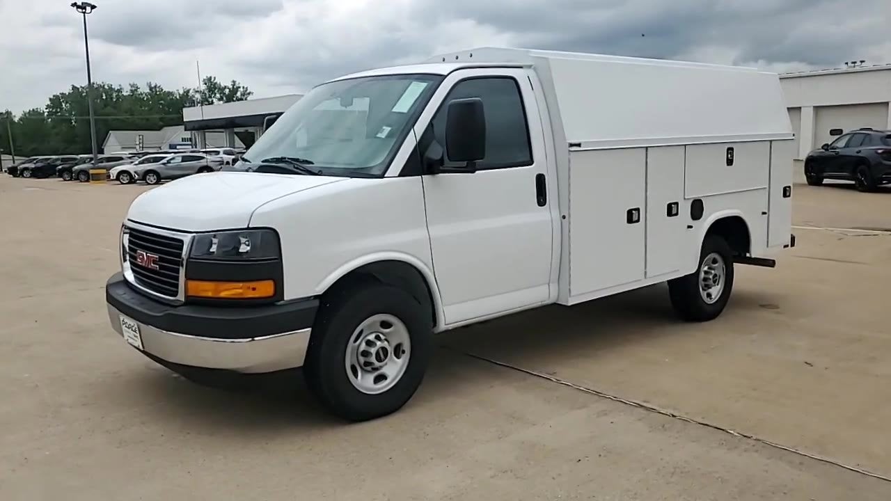 2026 GMC Savana Cutaway 3500 1WT