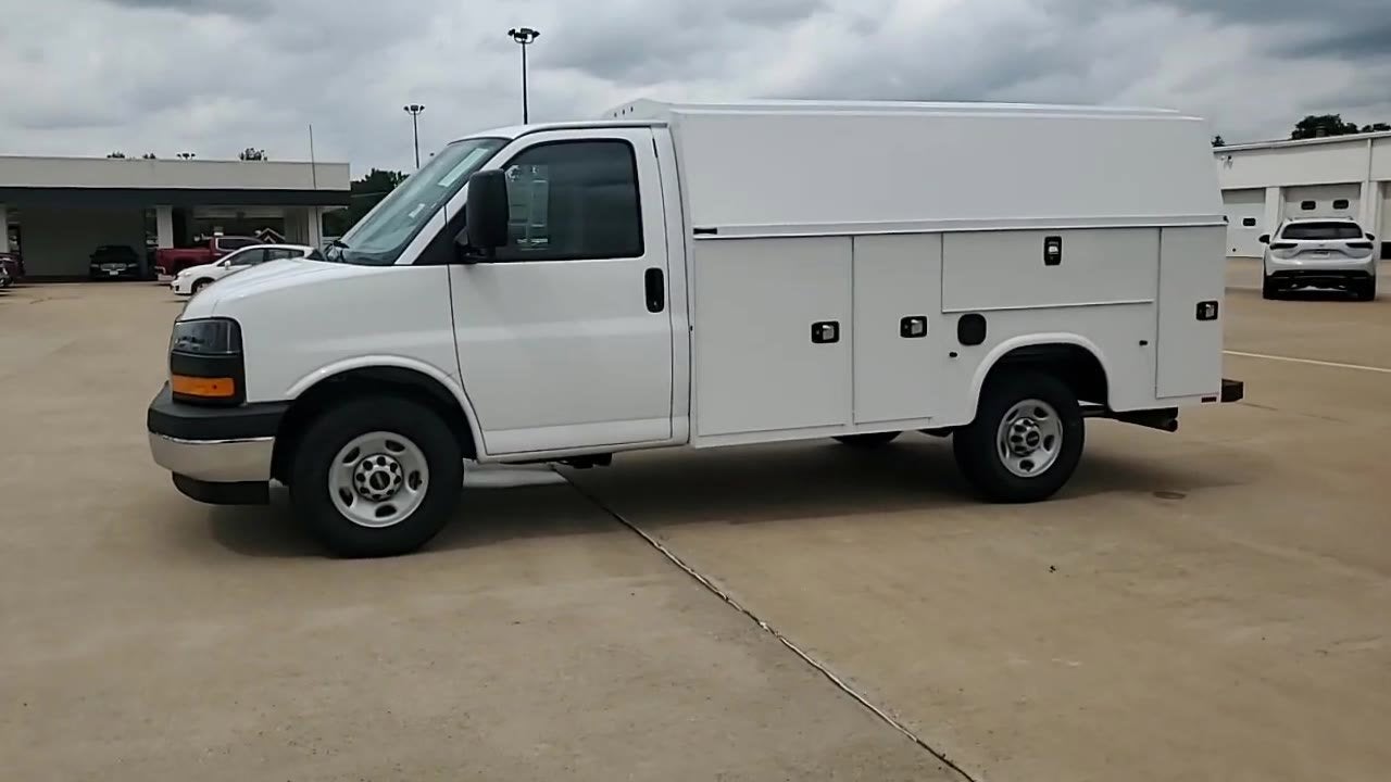 2026 GMC Savana Cutaway 3500 1WT