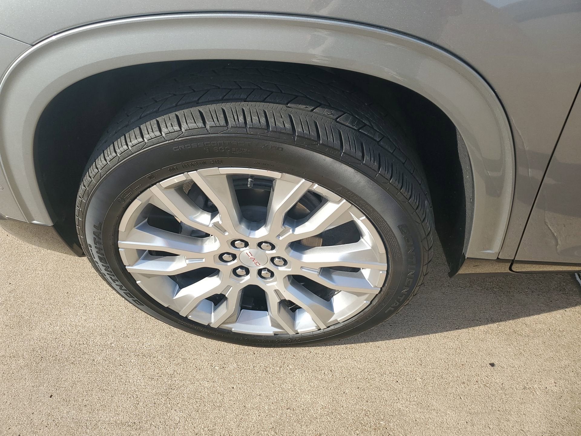 2024 GMC Acadia Denali