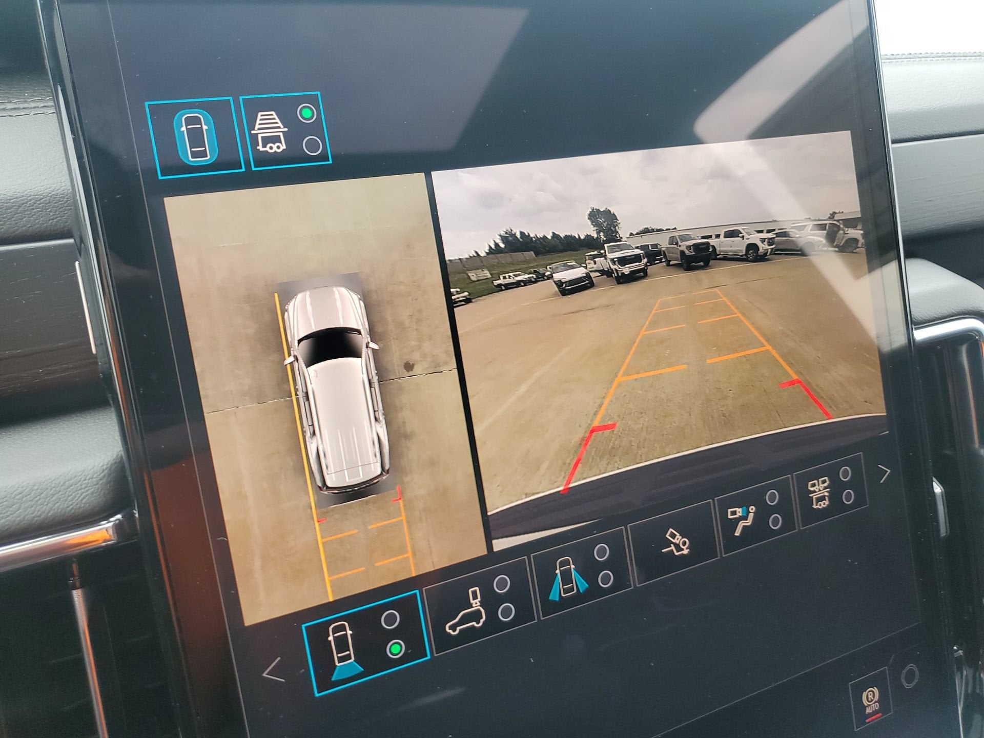 2026 GMC Yukon Denali - Photo 23