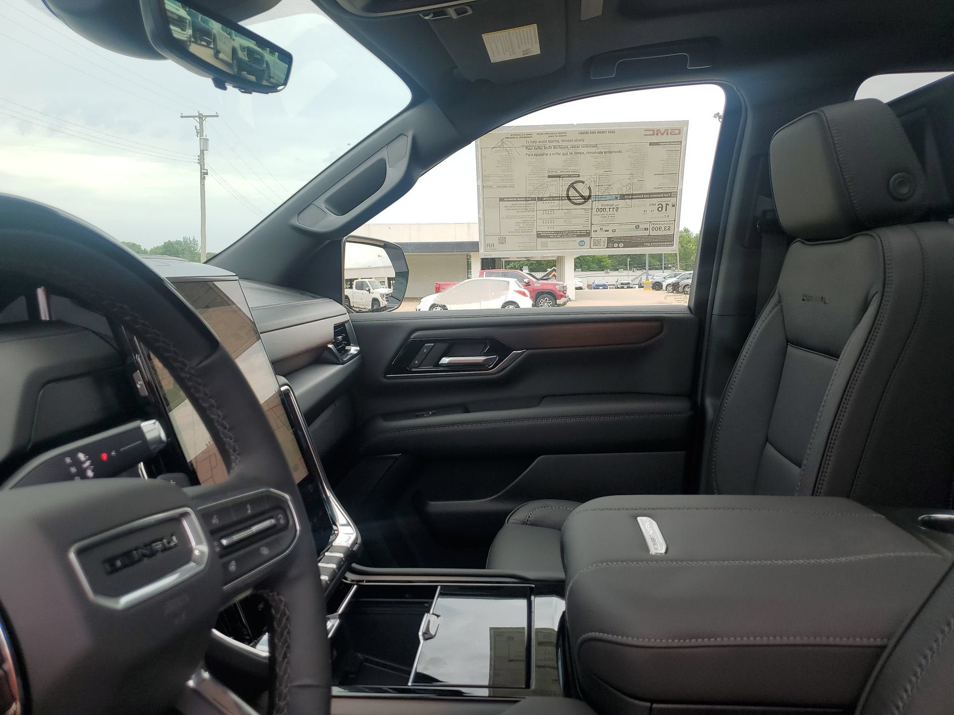 2026 GMC Yukon Denali - Photo 28