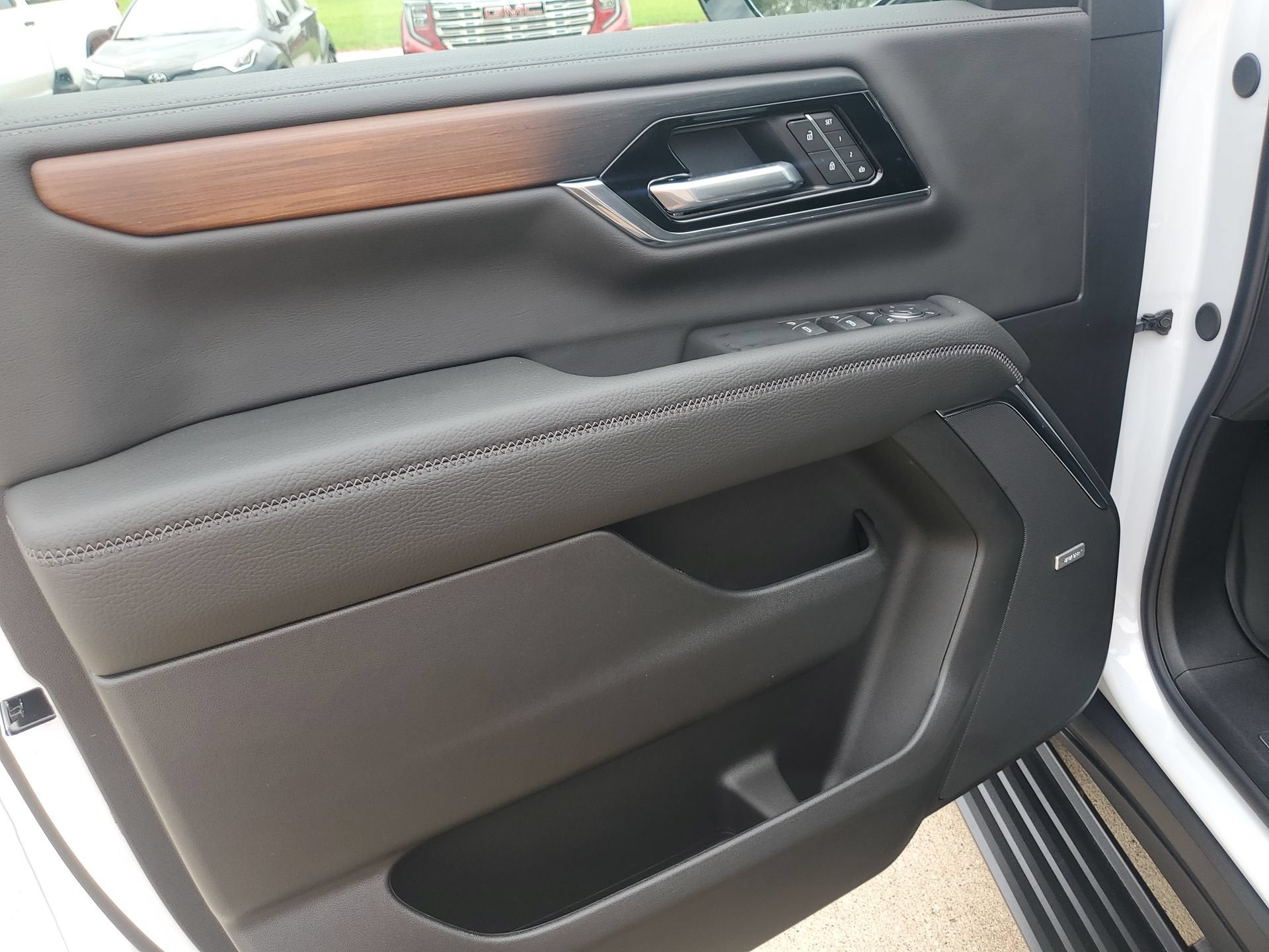 2026 GMC Yukon Denali - Photo 30