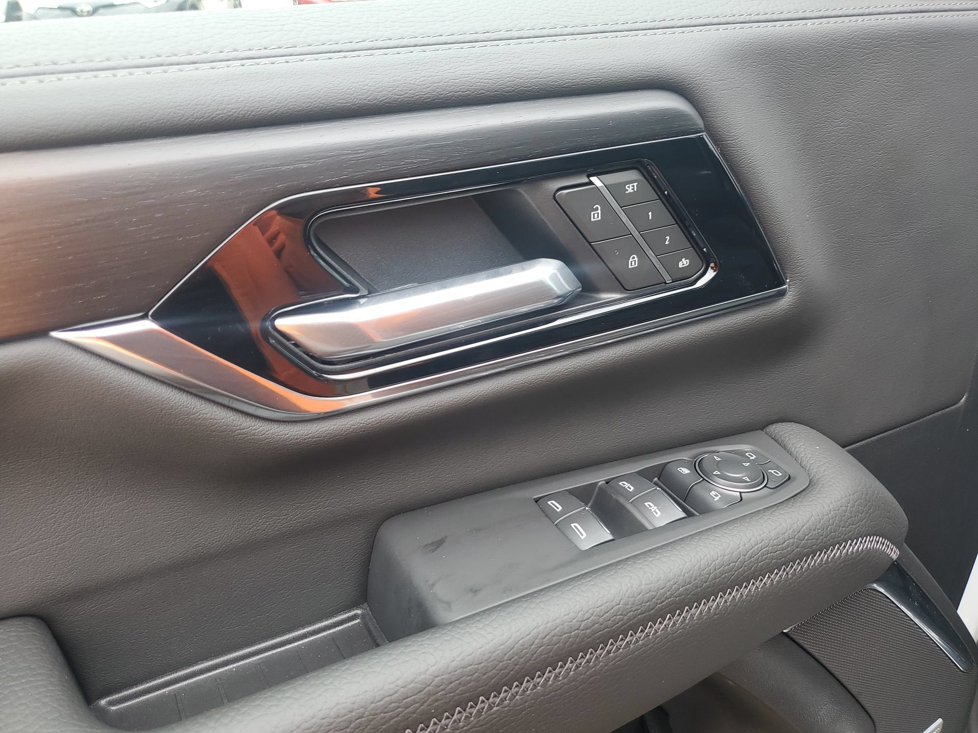 2026 GMC Yukon Denali - Photo 31