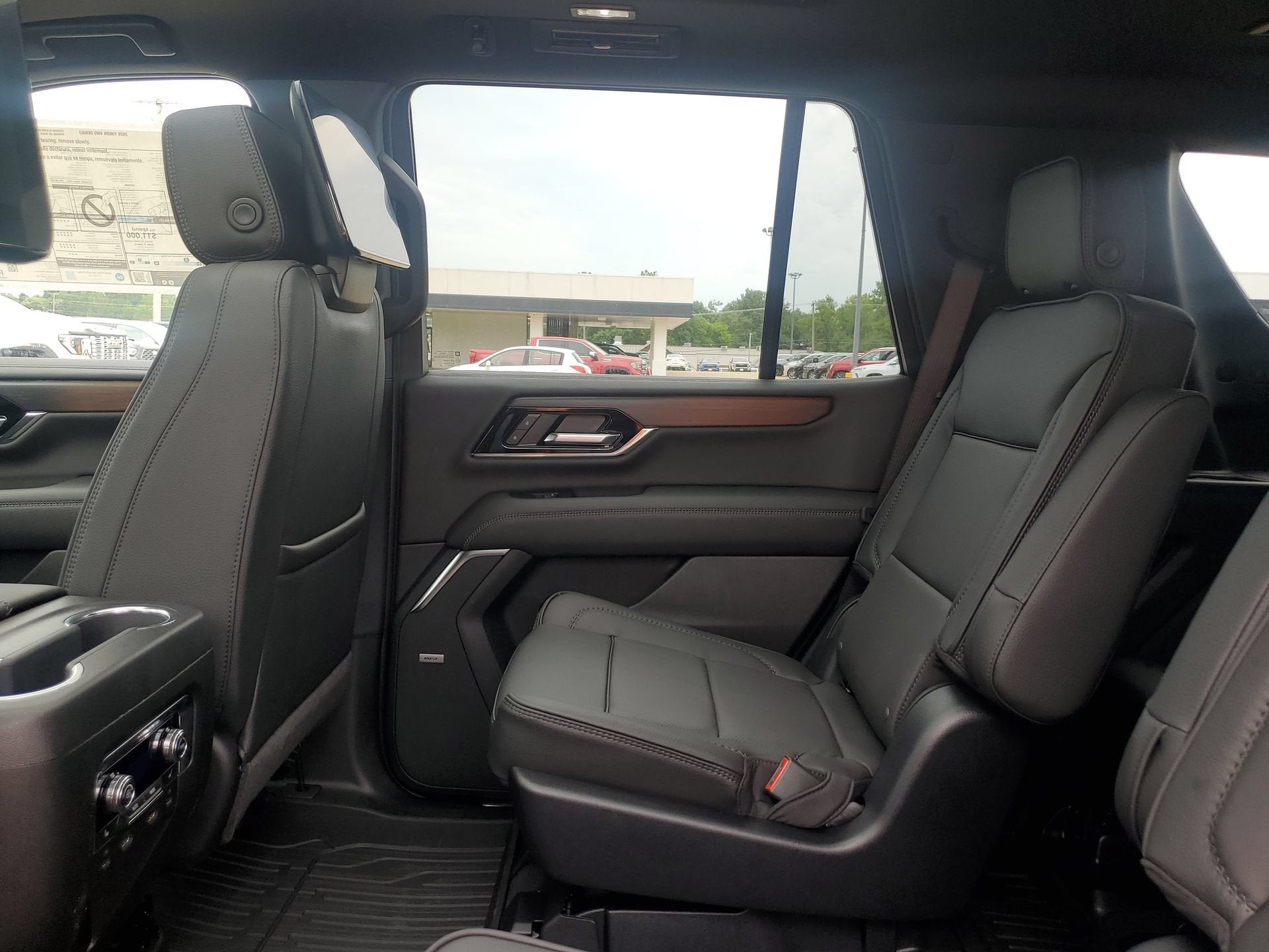 2026 GMC Yukon Denali - Photo 32