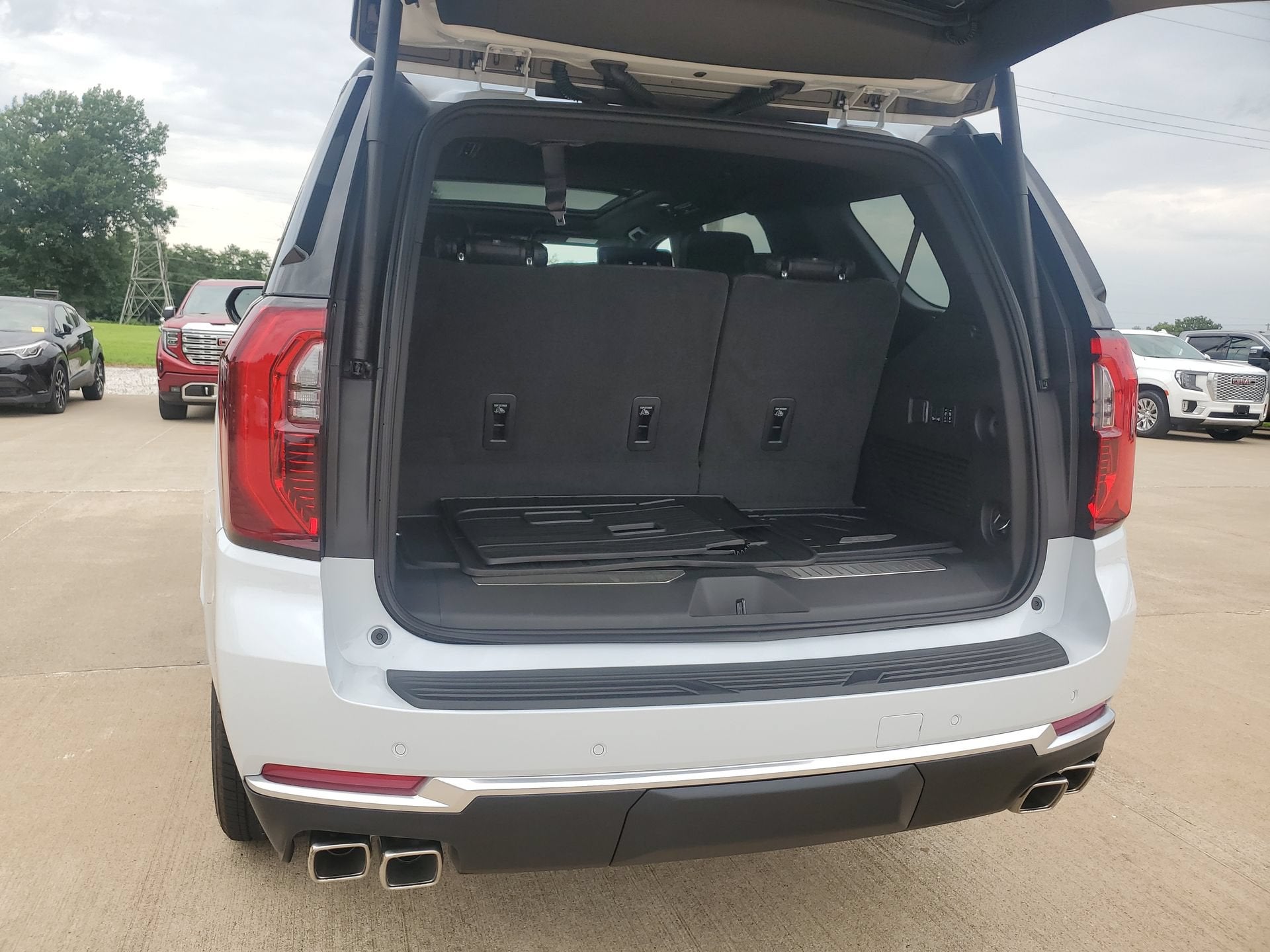 2026 GMC Yukon Denali - Photo 33