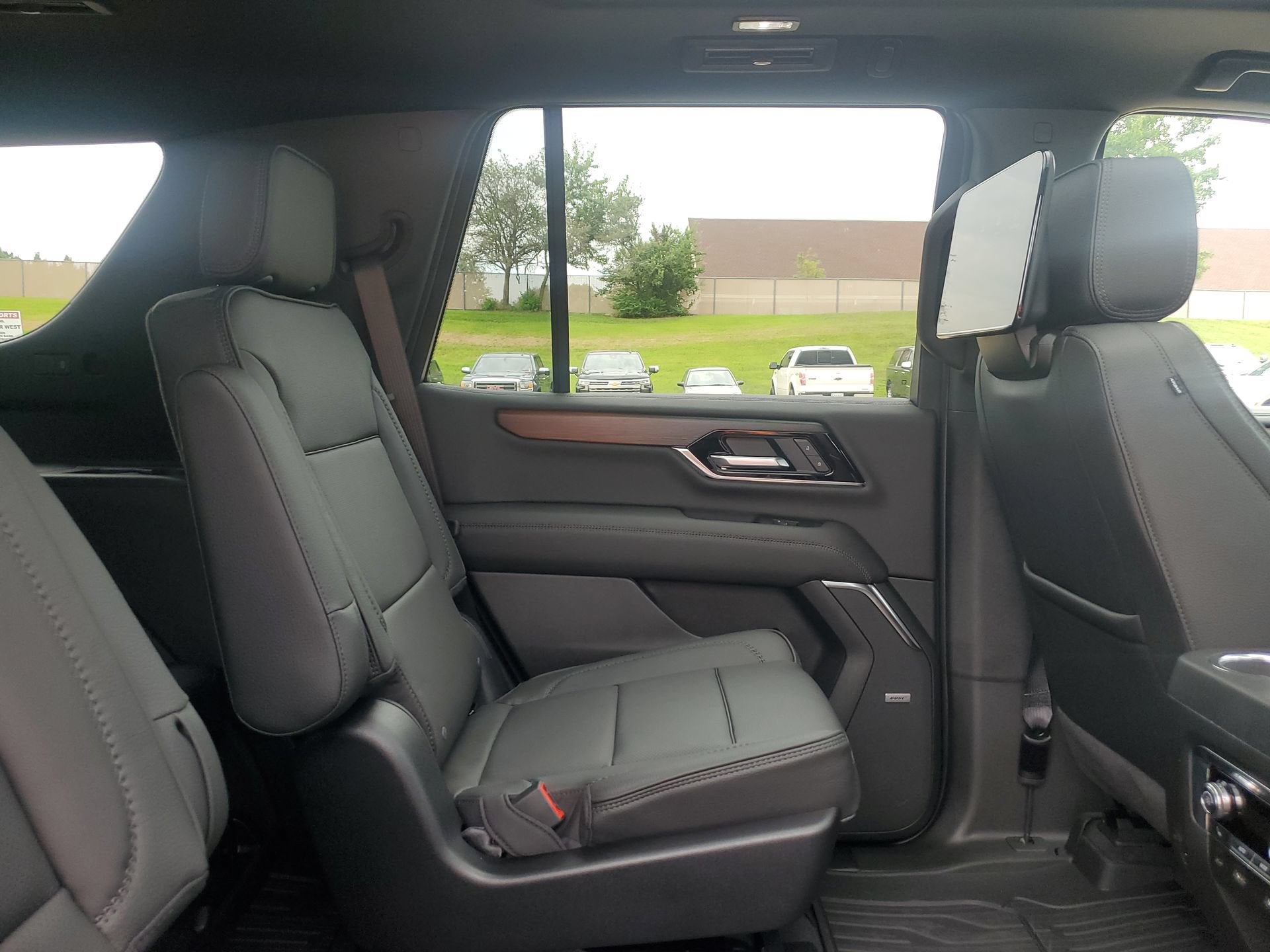 2026 GMC Yukon Denali - Photo 34