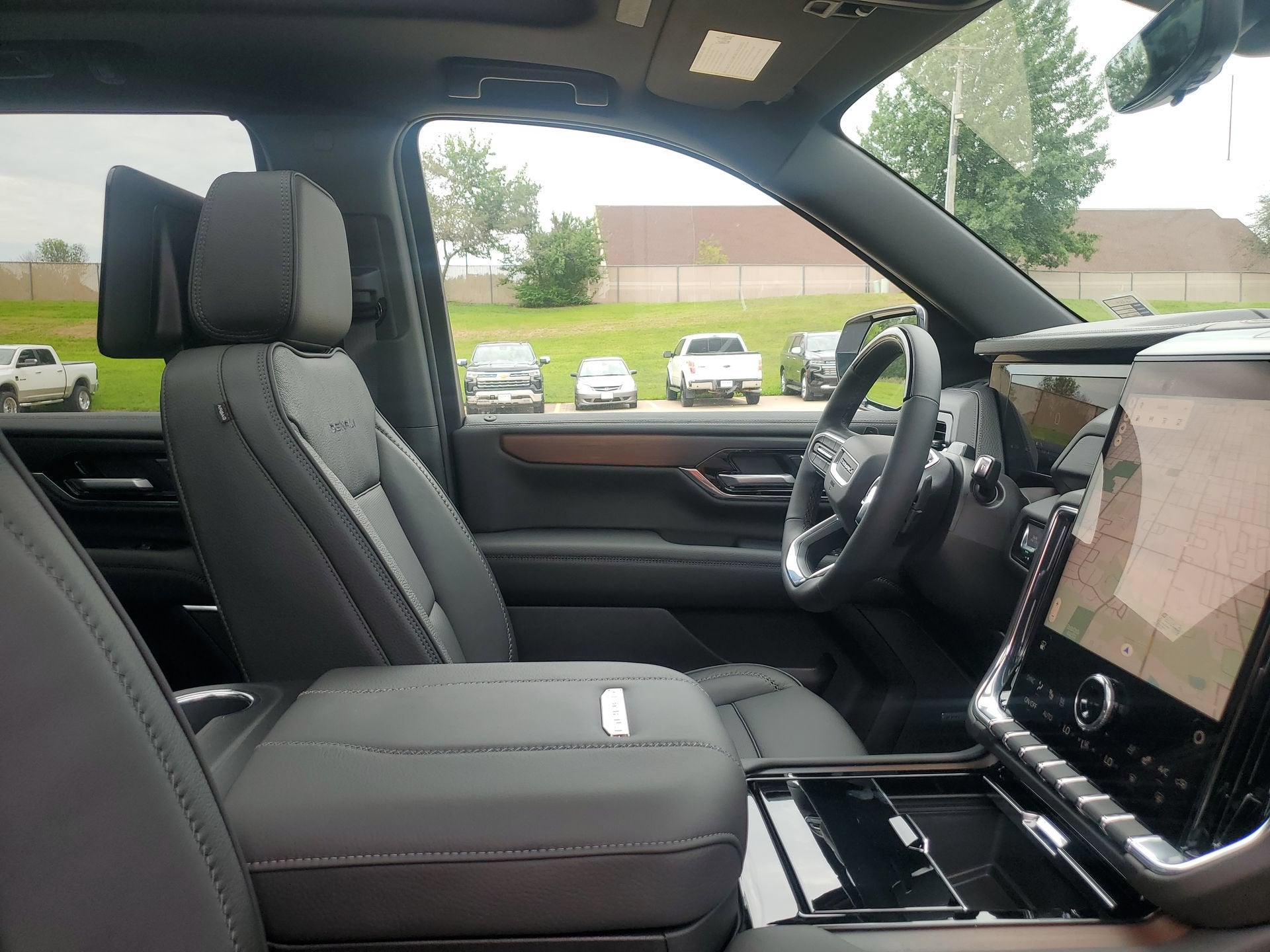 2026 GMC Yukon Denali - Photo 35