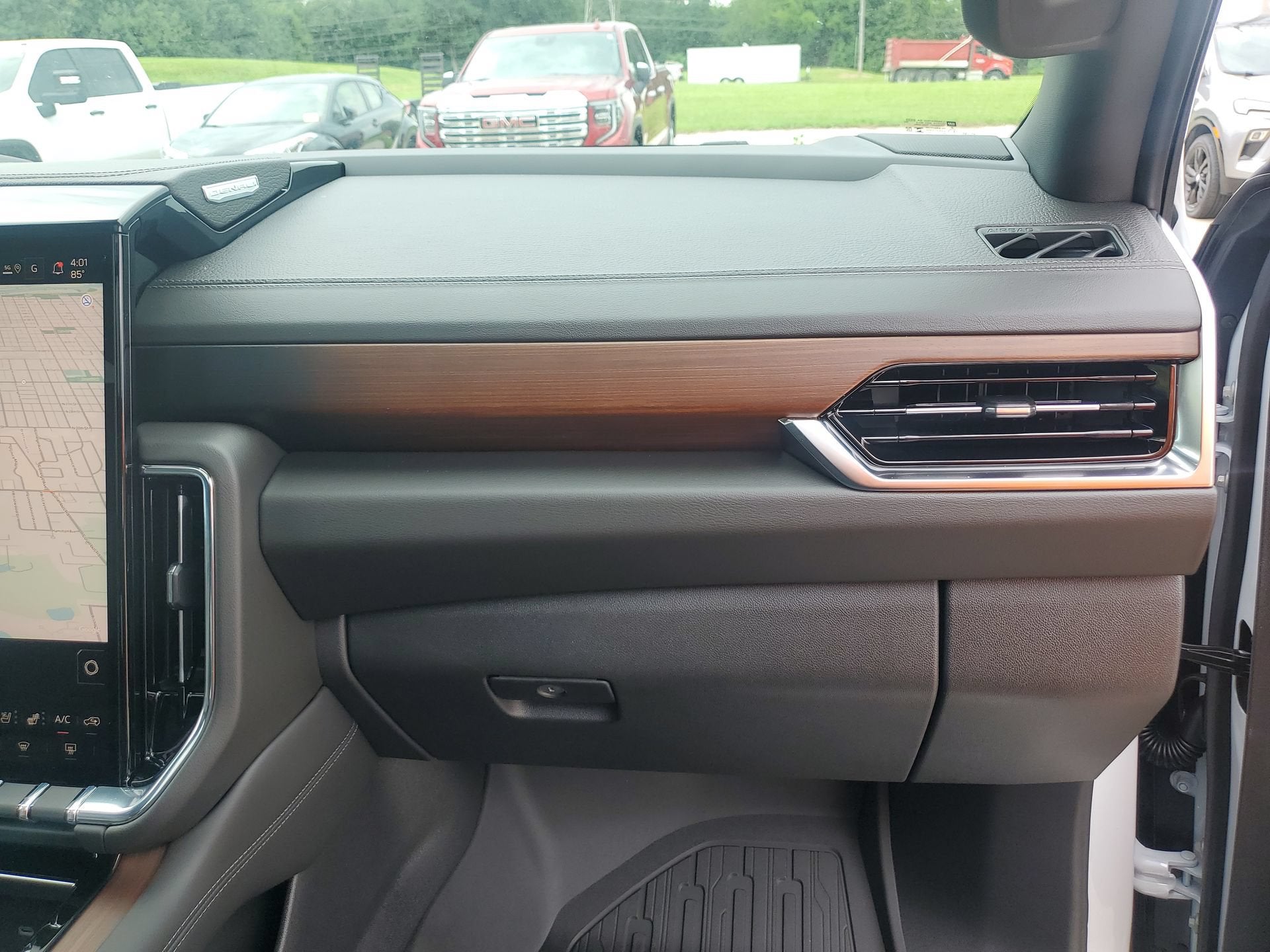 2026 GMC Yukon Denali - Photo 36
