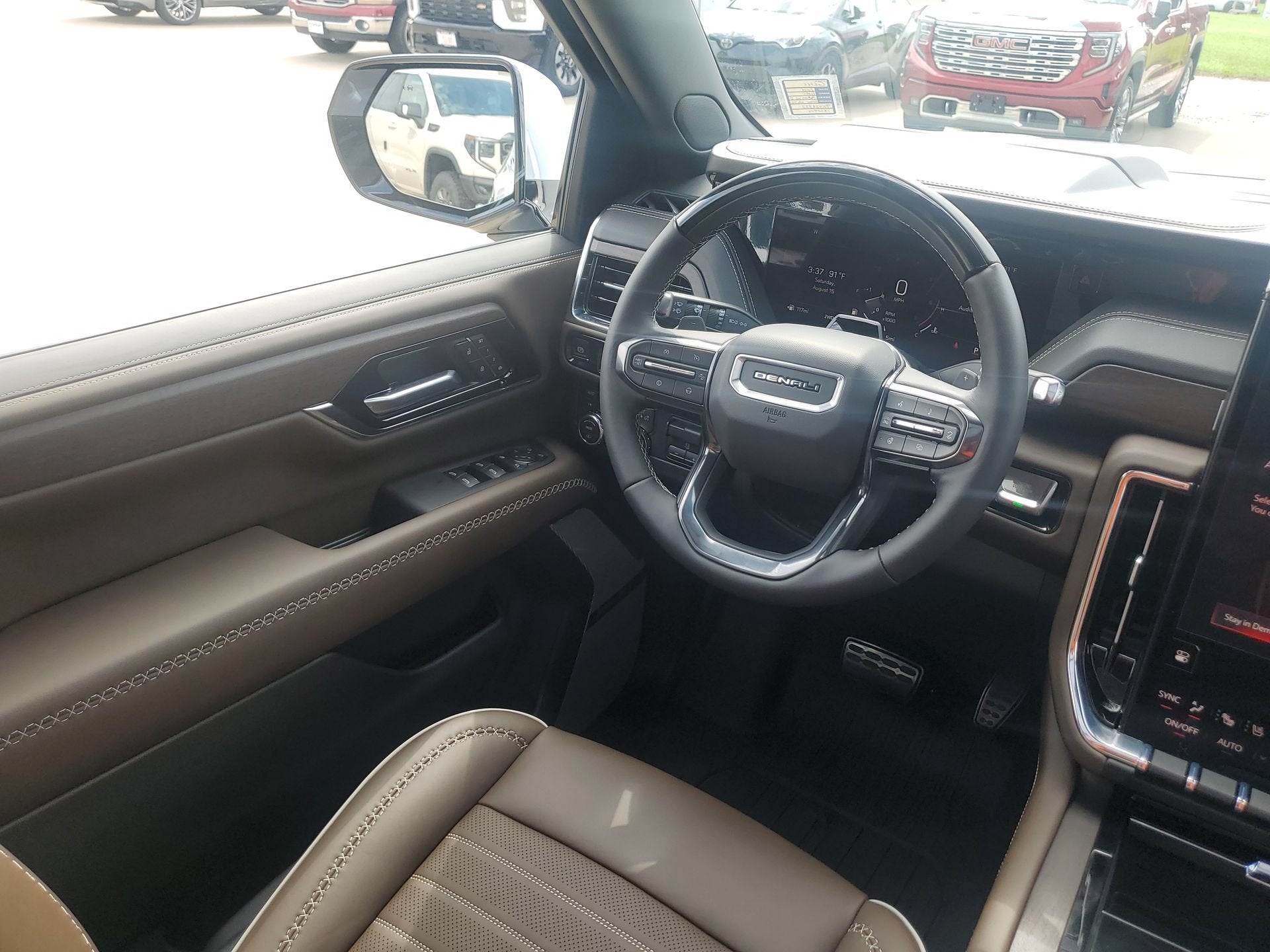 2026 GMC Yukon XL Denali Ultimate - Photo 17