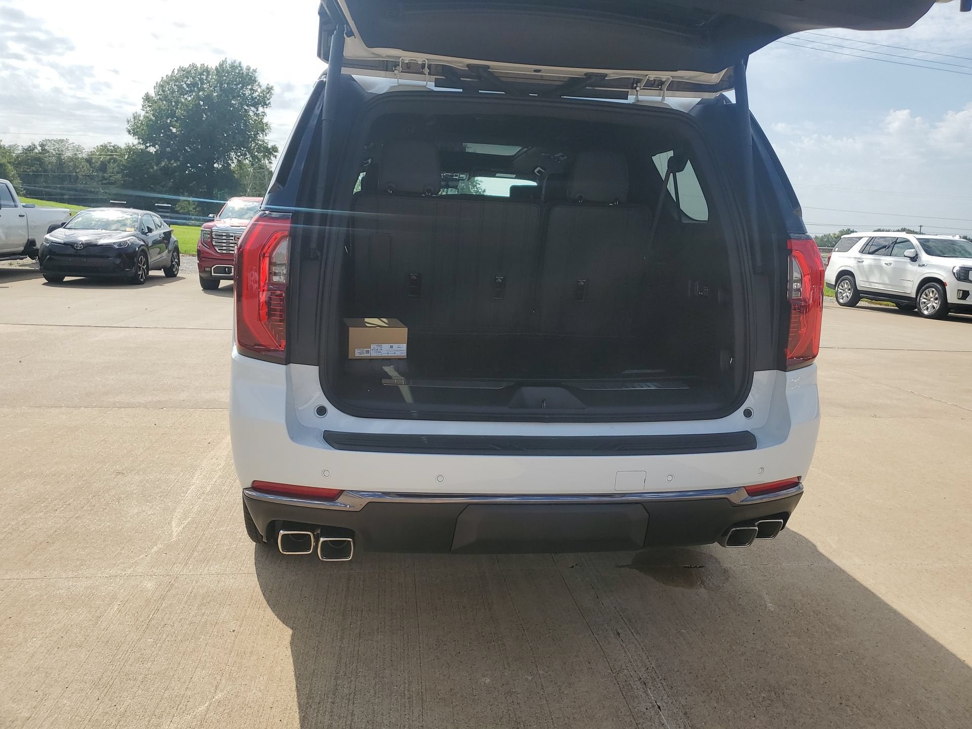 2026 GMC Yukon XL Denali Ultimate - Photo 33