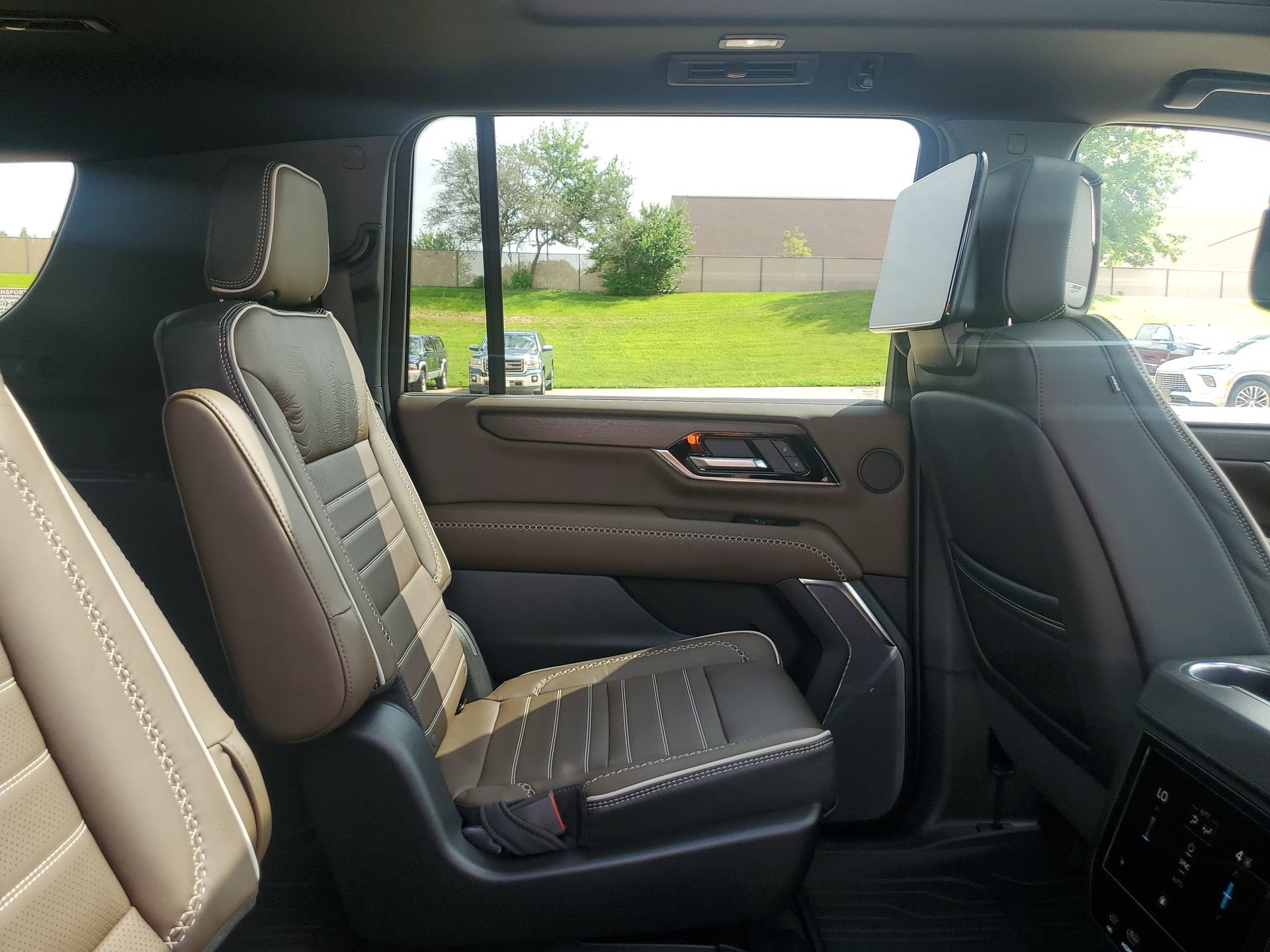 2026 GMC Yukon XL Denali Ultimate - Photo 34