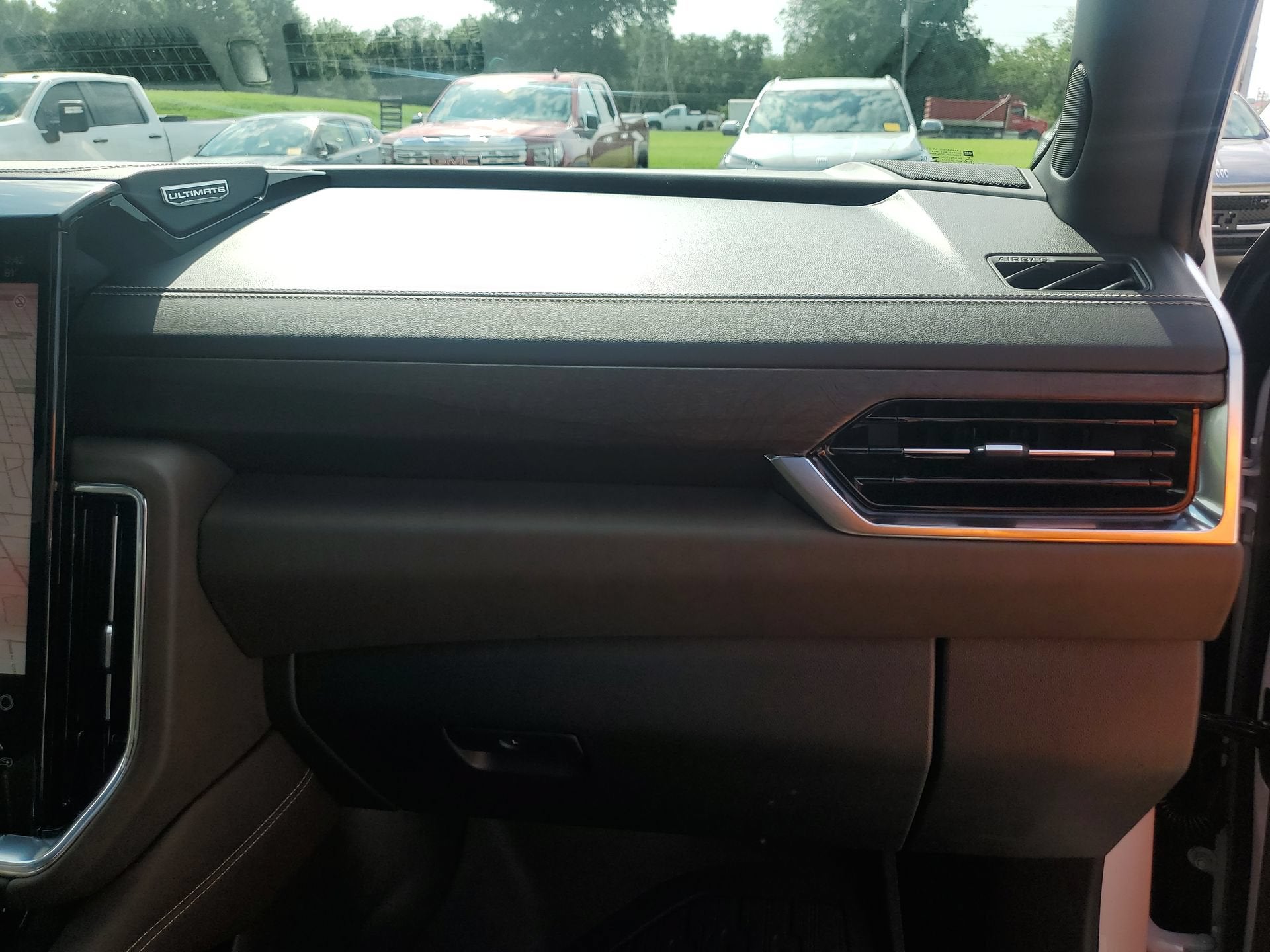 2026 GMC Yukon XL Denali Ultimate - Photo 36