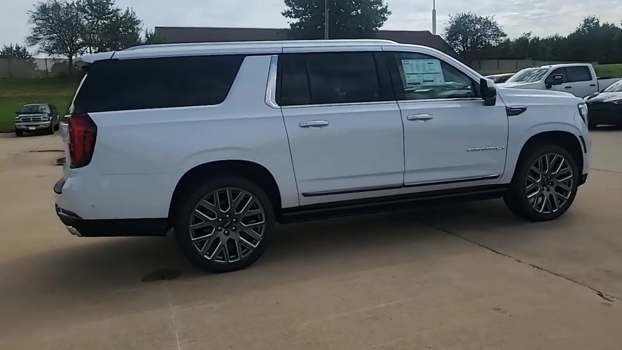 2026 GMC Yukon XL Denali Ultimate - Photo 9
