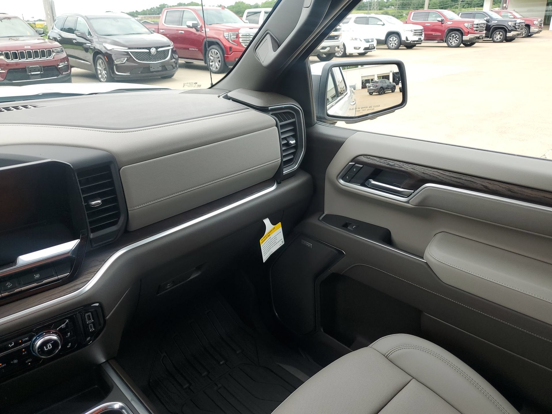 2026 GMC Sierra 1500 SLT - Photo 11