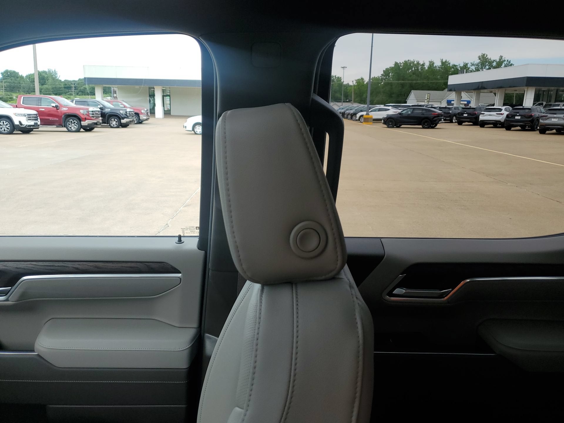 2026 GMC Sierra 1500 SLT - Photo 12