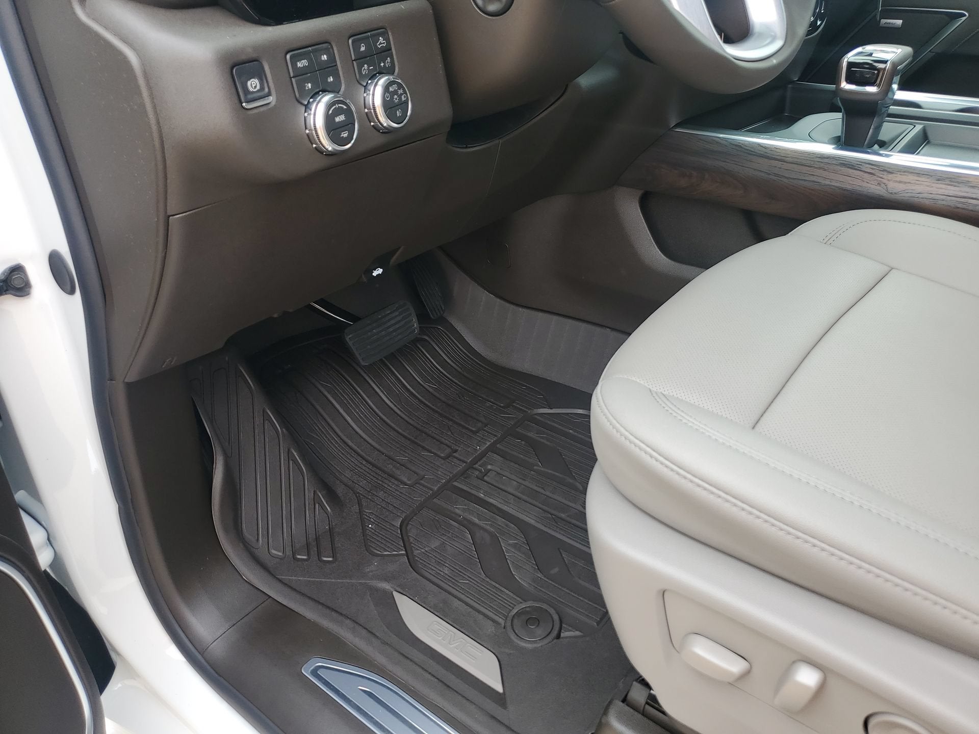 2026 GMC Sierra 1500 SLT - Photo 26
