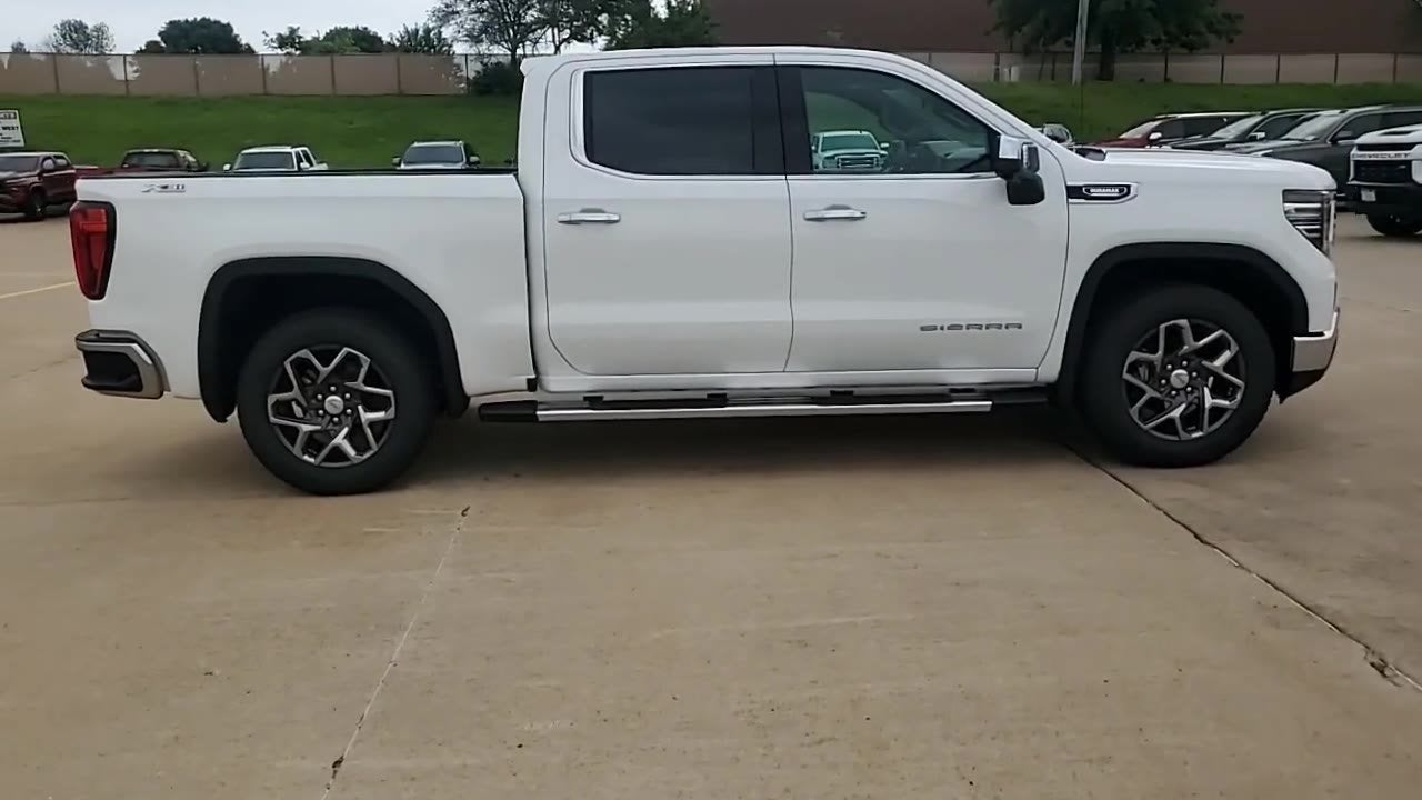 2026 GMC Sierra 1500 SLT - Photo 9