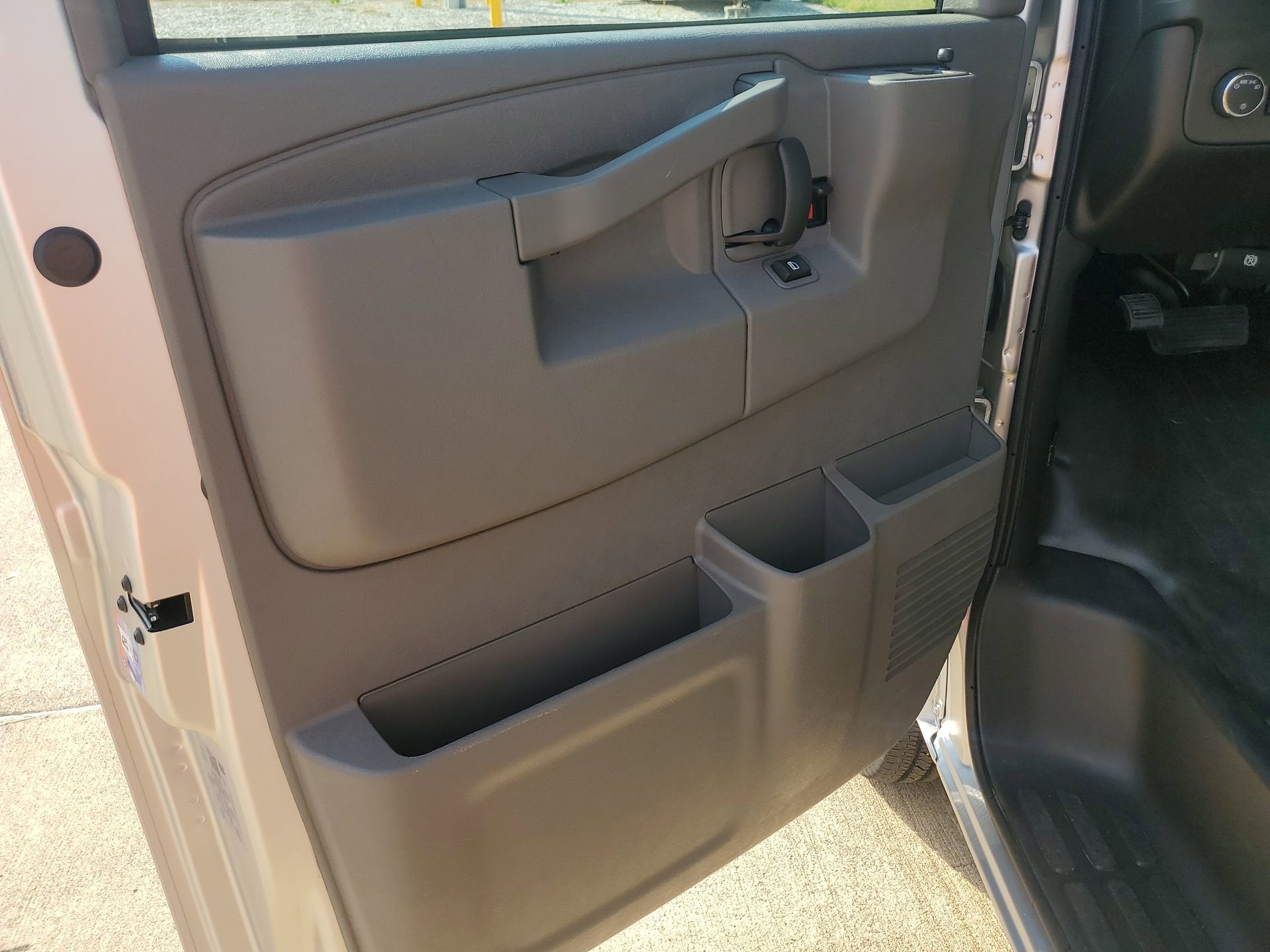 2025 GMC Savana Cargo 3500 Work Van